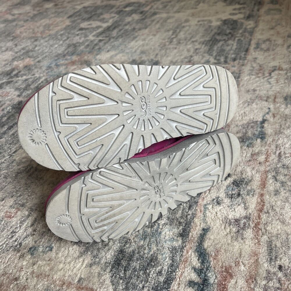 Womens UGG Boots K Bailey Button Butterfly Raspberry & Silver RSPS Sz 6 Fits 7.5 - Picture 16 of 16